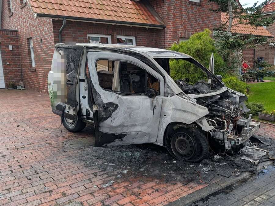 Einsatz in Hohenkirchen: Feuerwehr löscht brennendes Elektroauto eines ...