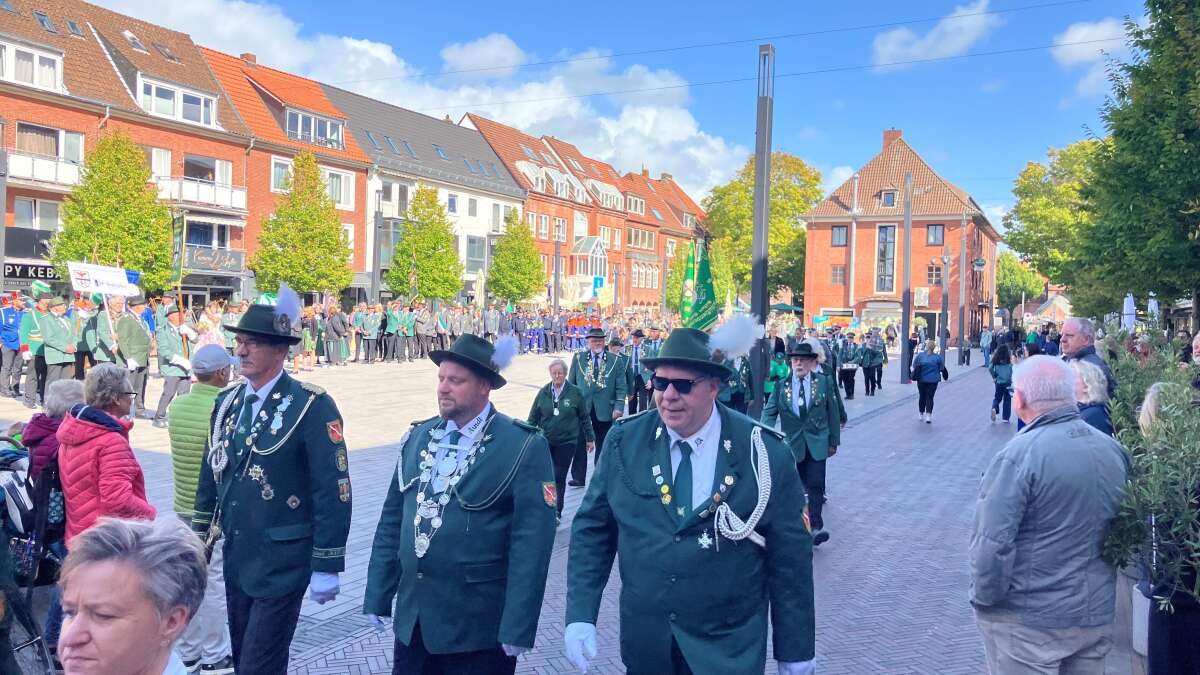 177th Shooting Festival in Emden: After the dispute, the grand parade ...
