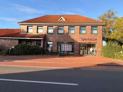 Finanzwesen in Ostfriesland: Die Friedeburger Sparkasse soll abgerissen werden – was Kunden wissen müssen