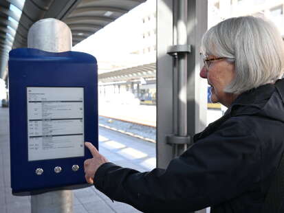 Neue Technik in Wilhelmshaven: Neue digitale Anzeigen am Bahnhof – mit kleinen Herausforderungen