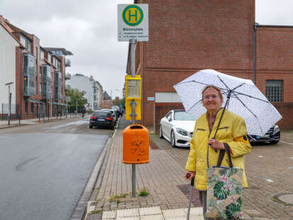 Nahverkehr in Wilhelmshaven: Wie eine Seniorin für mehr Sitzbänke an Bushaltestellen kämpft