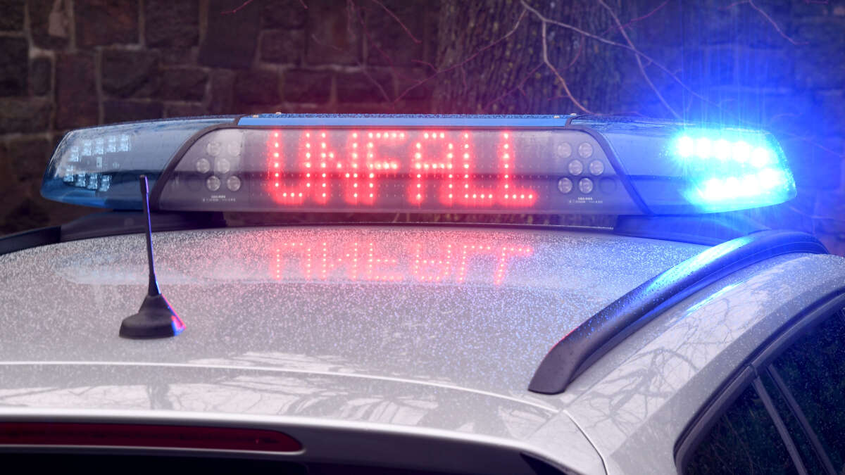 Unfall mit Fahrerflucht in Oldenburg: Fünf Autos gerammt – Verletzter mit ...