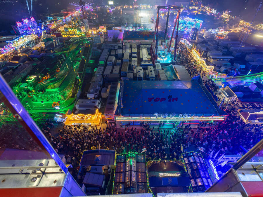 Huge crowds in Oldenburg: 200,000 people at the Kramermarkt - | Access ...