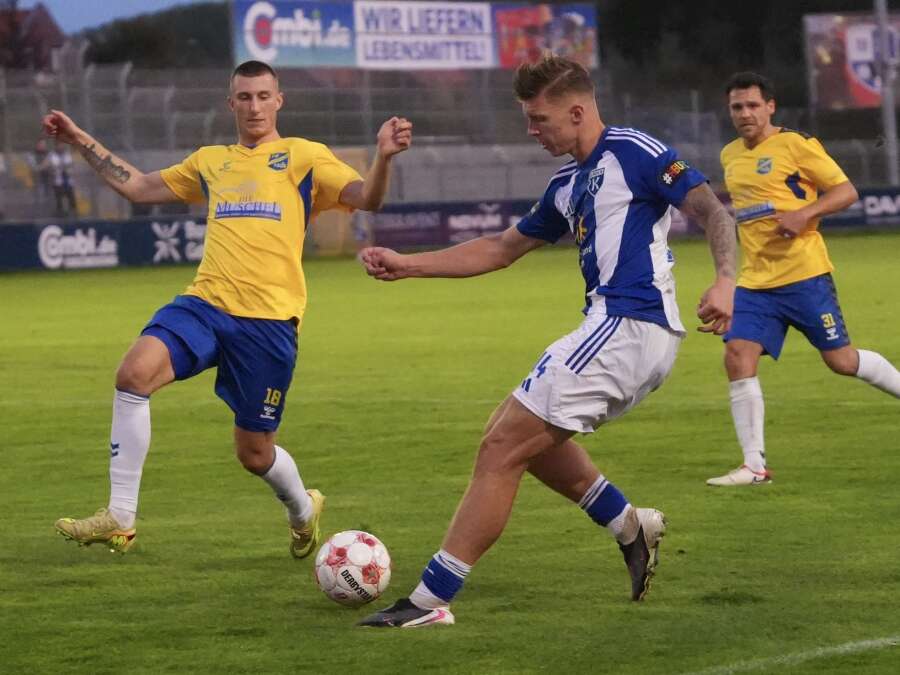 Kickers Emden verliert gegen Todesfelde: Vor dem Derby gibt’s einen ...