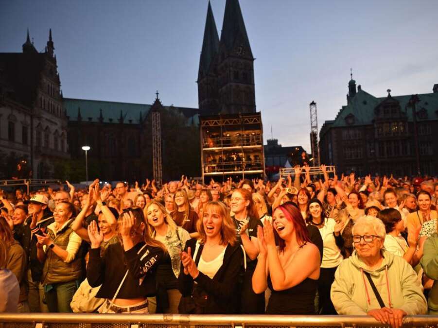 German Unity Day: Between party and warning - | How Bremen celebrated ...