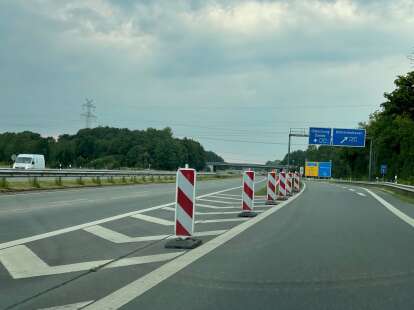 Verkehr wird über Parallelspur geführt: Grunderneuerung der B210 zwischen Roffhausen und Jever ab 19. Oktober