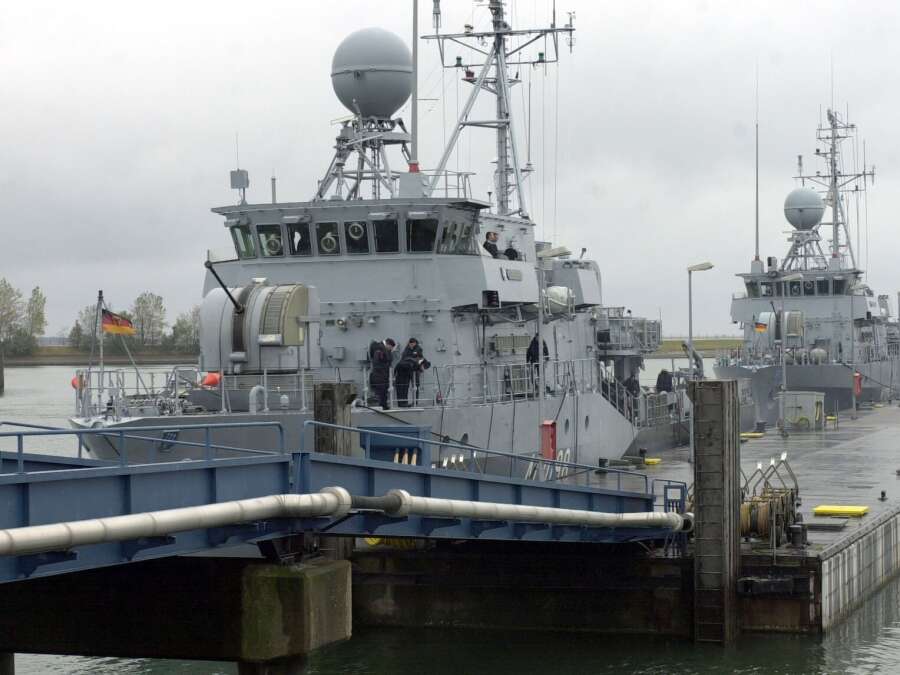 Discussion about planned naval base in Emden: Emden naval port attracts ...