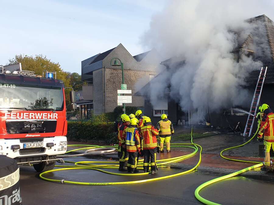 Fire department in major operation: Detached house in Cappeln is on fire - ...