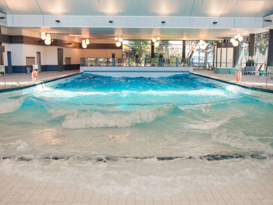 Schwimmen in Bad Zwischenahn: Die Welle im Wellenbad funktioniert wieder