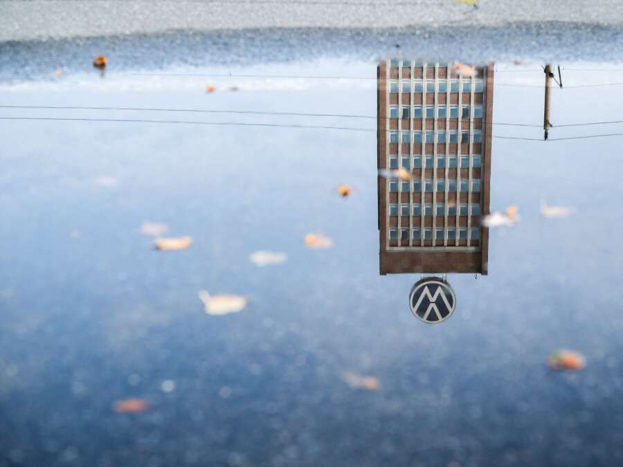 Zero increase at car manufacturer: VW wants to freeze wages until 2030 - | ...